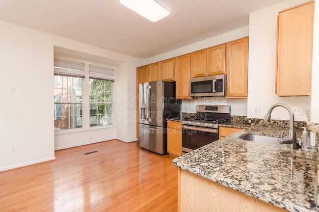 Building Photo - 1030 Harrison Cir