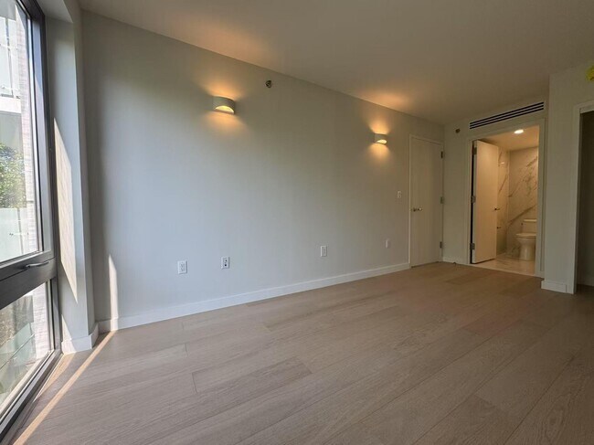 Building Photo - 136-80-136-41 41st Ave