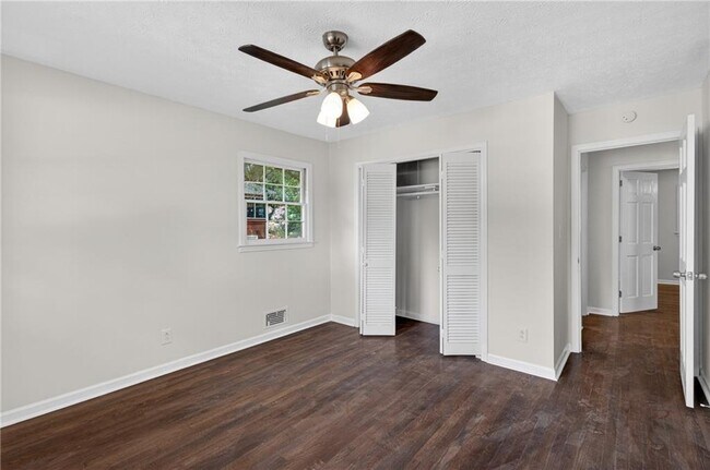 Building Photo - 2164 Riverbrook Rd
