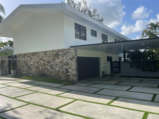 Building Photo - 7521 SW 56th St