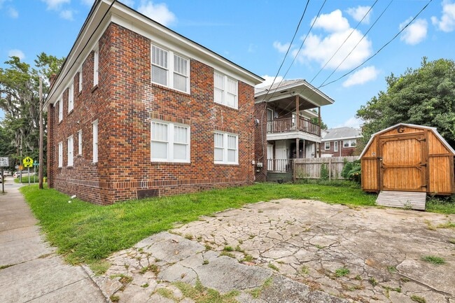 Building Photo - 201 E 48th St