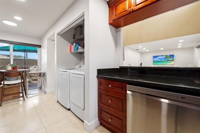 Building Photo - 6523 NW 170th Ln