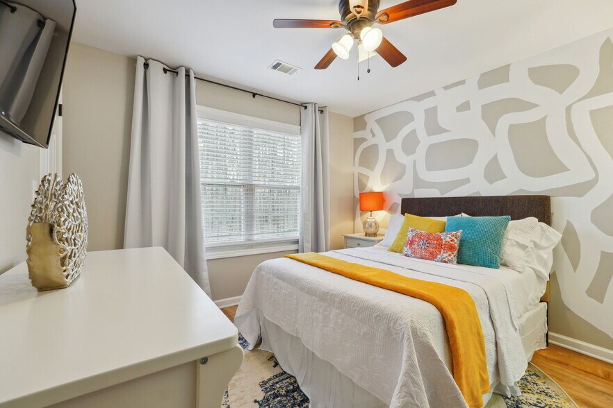 Building Photo - 135 Farr Lake Dr