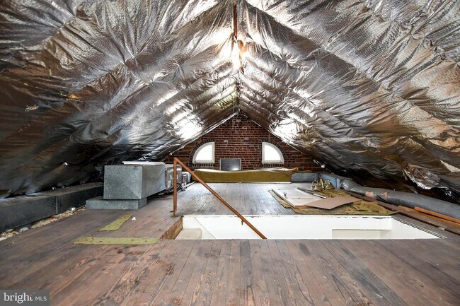 Building Photo - 633 24th St S