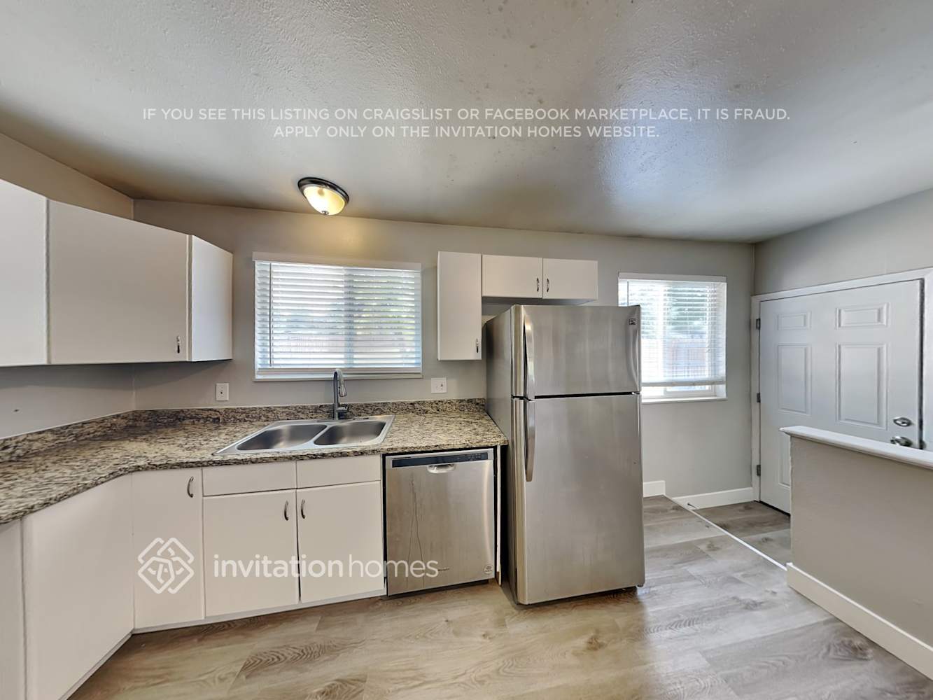Building Photo - 4325 S Eagle Cir