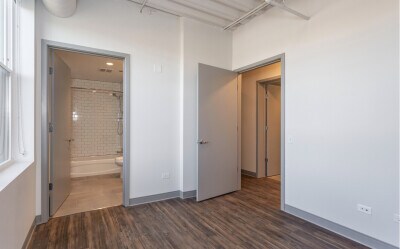 Building Photo - 941 W Dakin St