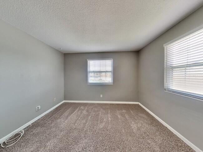 Building Photo - 1500 Gay Rd