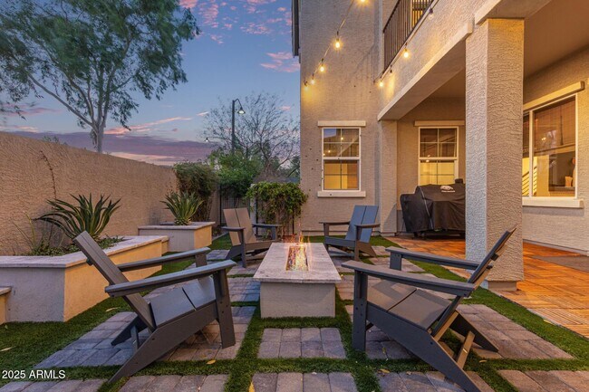 Building Photo - 21073 W Sunrise Ln