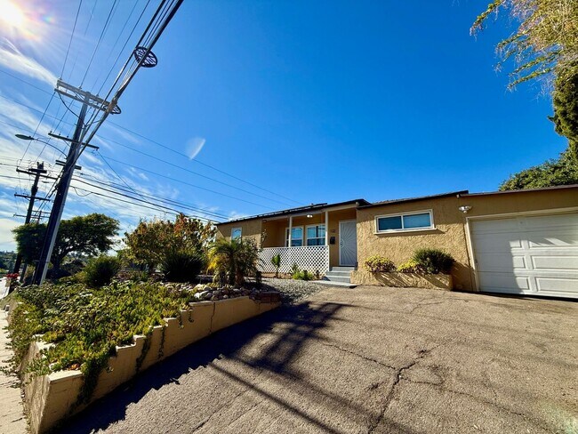 Building Photo - 3 Bedroom 1 bath single story home with solar!
