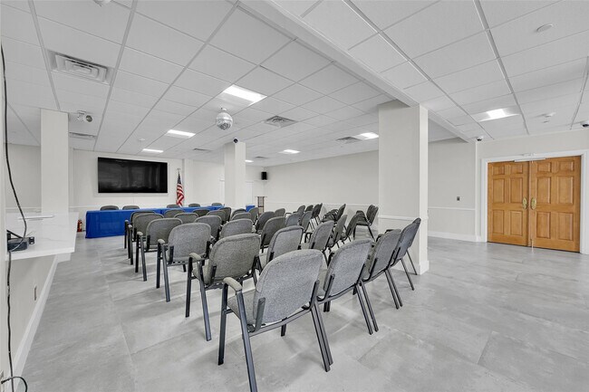 Building Photo - 405 N Ocean Blvd