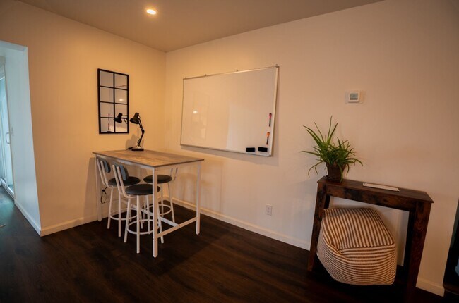 Building Photo - 1720 E Hermosa Dr