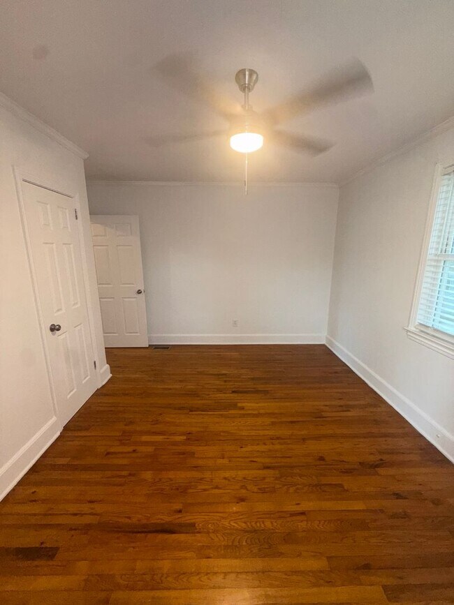 Building Photo - Charming All-Brick 2BR Home with Spacious Yard & Prime Columbia Location