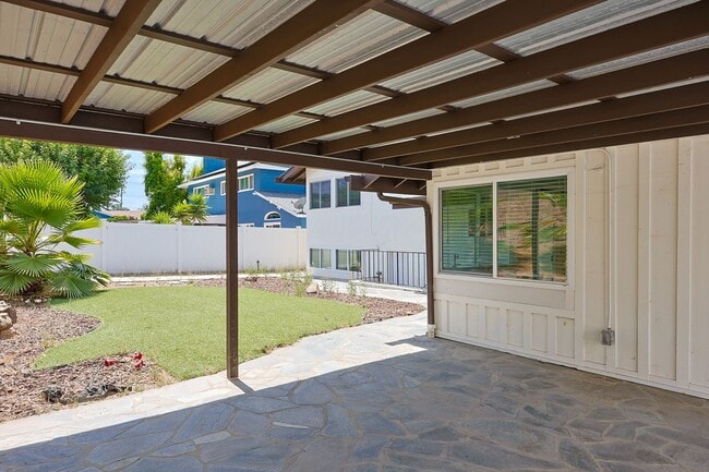 Building Photo - Spacious 5-Bedroom, 3-Bath Home – Convenie...