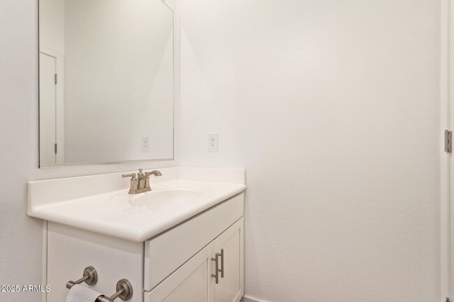 Building Photo - 14202 W Willow Ave