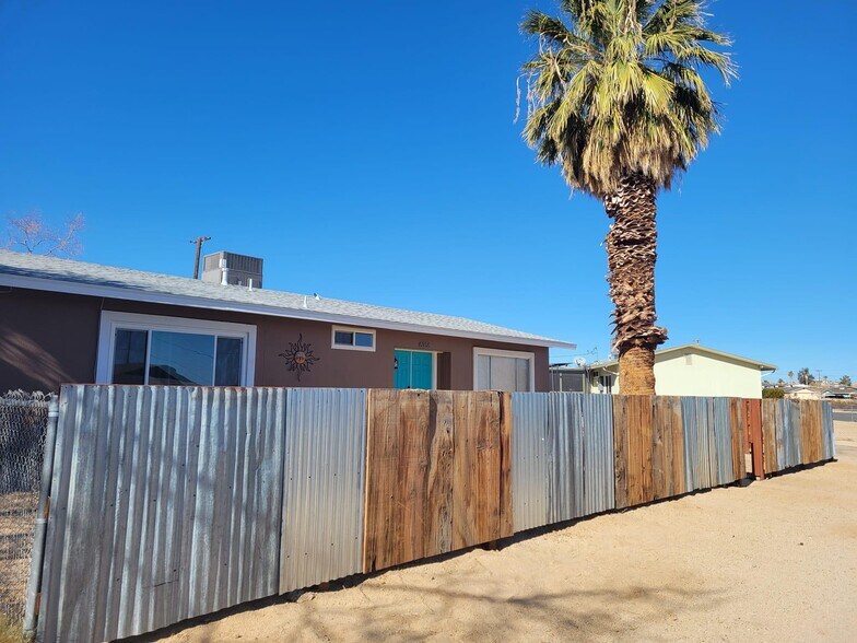 Building Photo - 6356 Desert Queen Ave