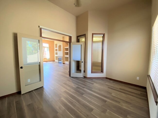 Building Photo - Beautiful, One Level Living in South Richland!