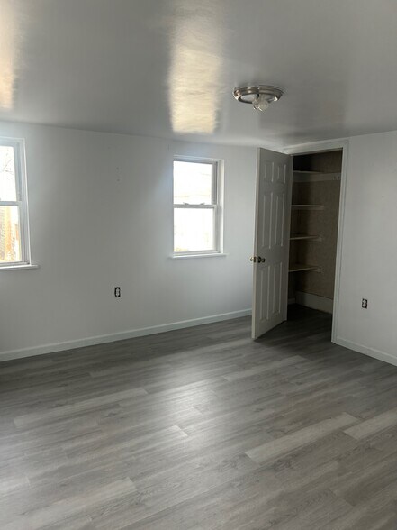 Building Photo - 63 Miner St