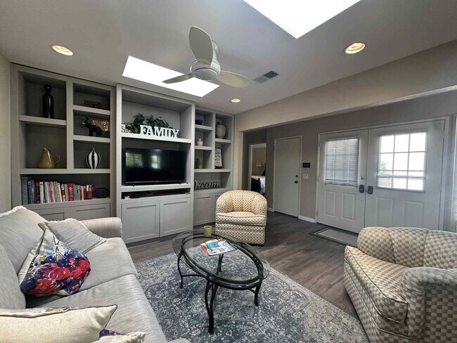 Building Photo - 4 Hermosillo Ln