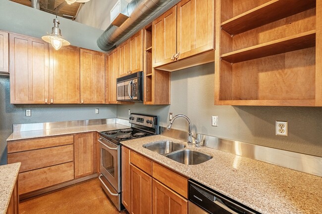 Building Photo - 3033 Blake St