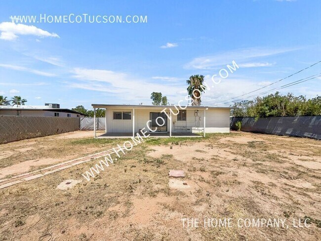Building Photo - 3966 E Sylvane Dr