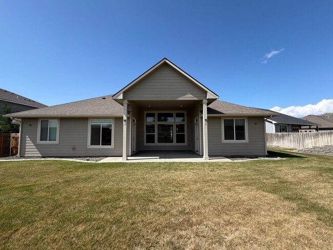 Building Photo - Gorgeous Craftsman Home- 5 bed, 3 Full Bath- Includes Landscaping!