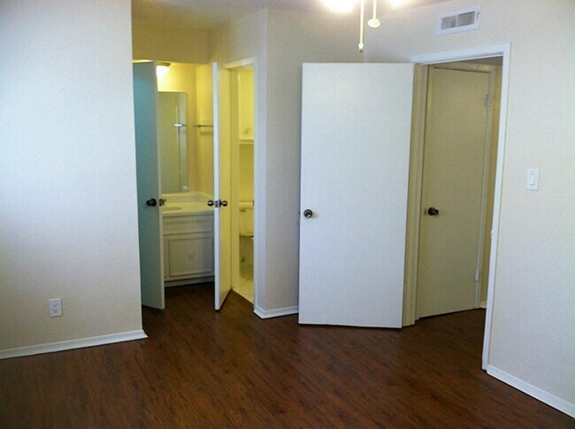 Building Photo - 1275 Witte Rd