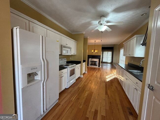 Building Photo - 111 Hanbury Ln