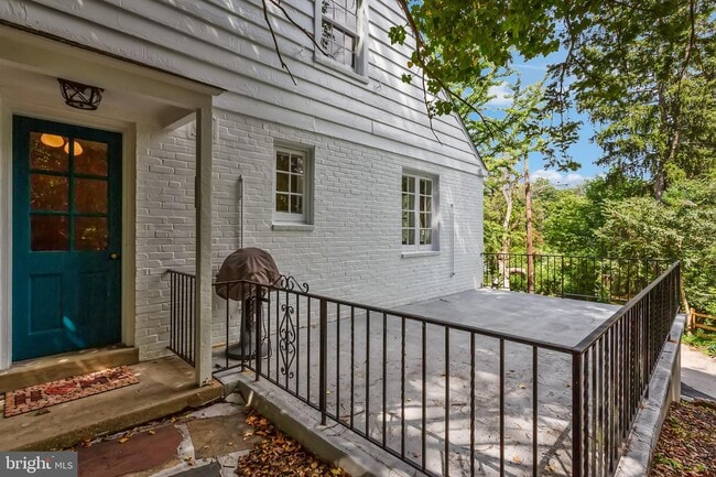 Building Photo - 2441 N Forest Park Ave