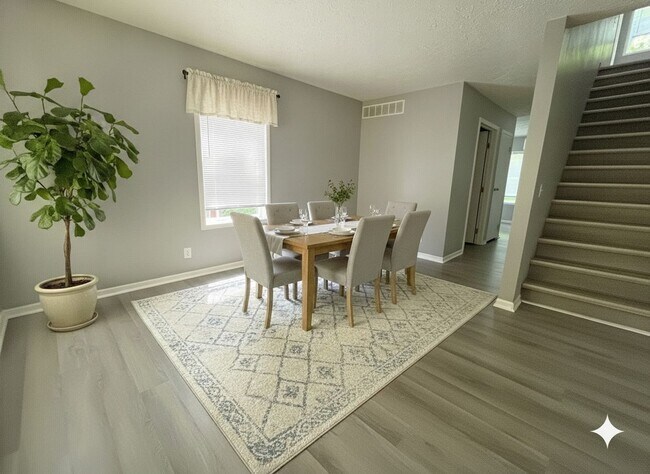 Building Photo - Move-In Ready 4 Bed, 2 Bath with 1-Car Garage and Updated Kitchen