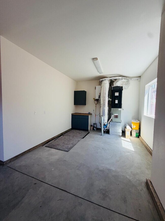 Building Photo - 61188 Bachelor View Rd