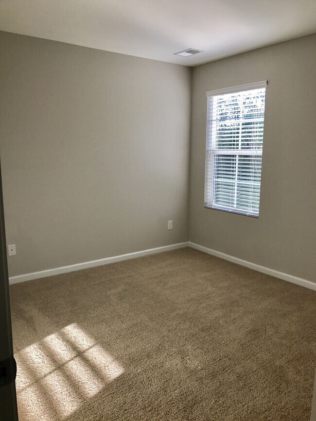 Building Photo - Come view these Luxurious 4 bedroom 2.5 bath w/2 Car Garage 2 Story homes. Located in Salisbury