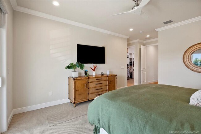 Building Photo - 521 SW Ocean Blvd