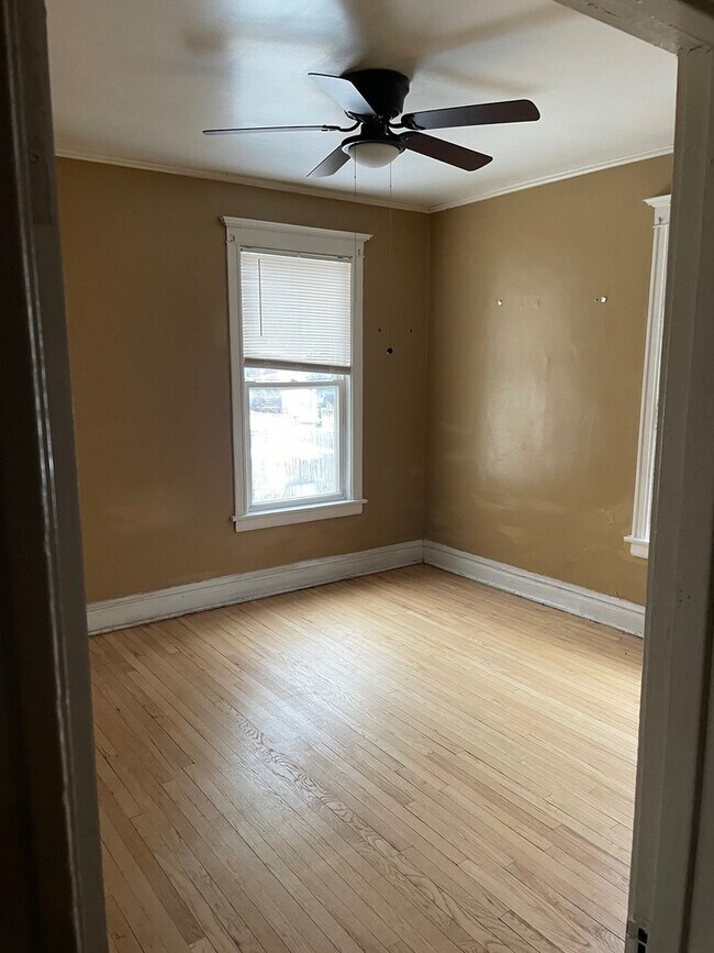 Building Photo - 7521 S Yale Ave