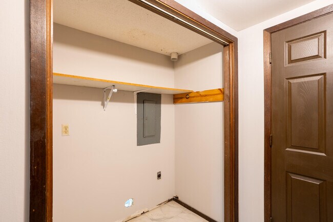 Building Photo - 4246 Santa Anna Dr