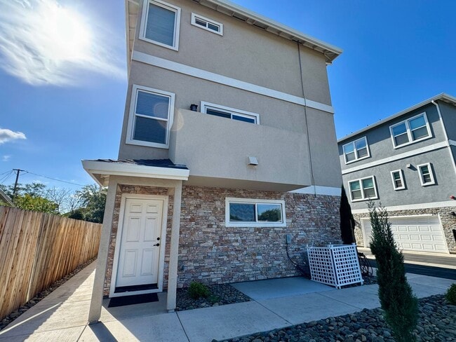 Building Photo - New Construction, All Solar, Three Bed, Th...