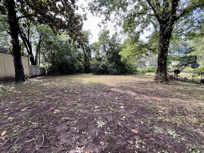 Building Photo - 132 King St