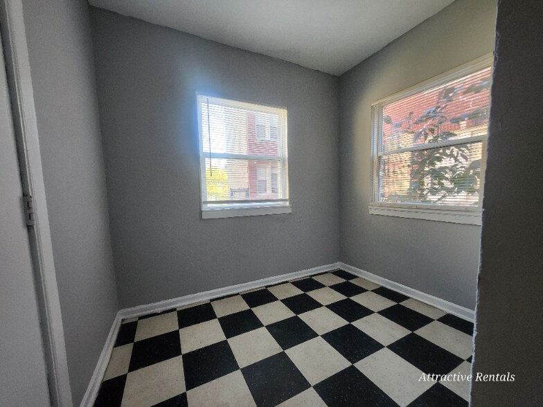 Building Photo - 5903 W Huron St