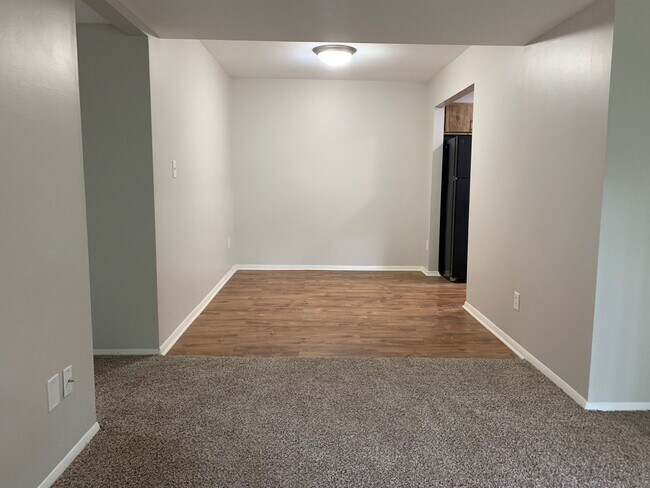 Building Photo - Spacious 2-Bedroom Apartment for Rent in C...