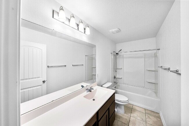 Building Photo - 1 Month Free Rent with 18mo Lease!!!!