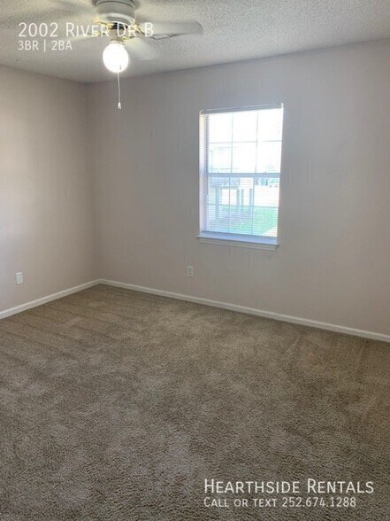 Building Photo - 2002 River Dr