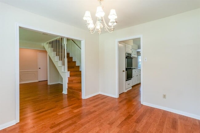 Building Photo - 8215 Wimbledon Ln