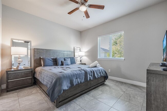 Building Photo - 3 br, 2 bath Duplex - 1722 Southwest 32nd ...