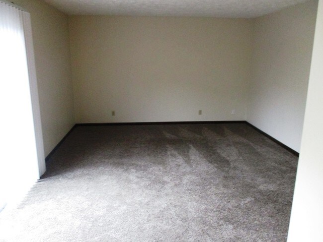 Building Photo - 320 Riley Dr