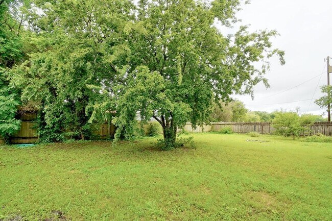 Building Photo - 505 Lbj Dr