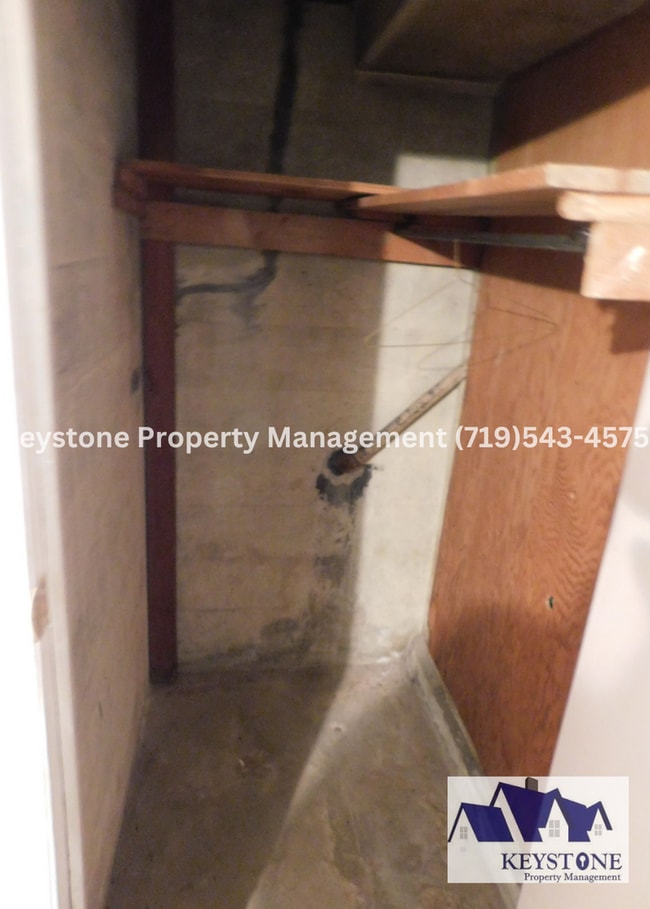 Building Photo - Centrally Located - 3 Bedroom/1.5 Bath Hou...
