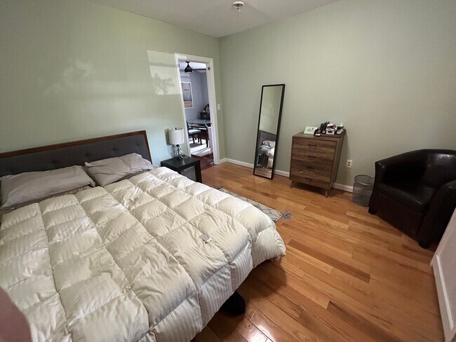 Principle bedroom alternate view - 128 E Pleasant Ave