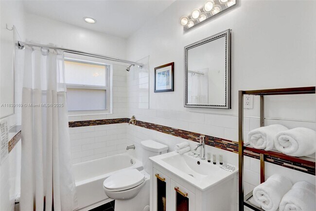Building Photo - 320 Hendricks Isle