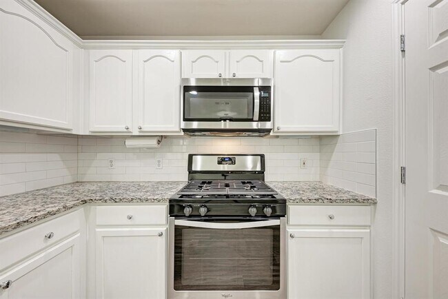 Building Photo - 216 Cassandra Dr