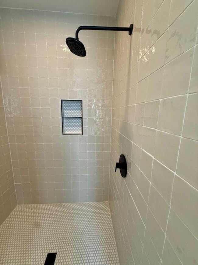 Building Photo - Single Family HOME with 3 Bedrooms 2 1/2 Bathrooms - Where Mountains meet you at upscale living!