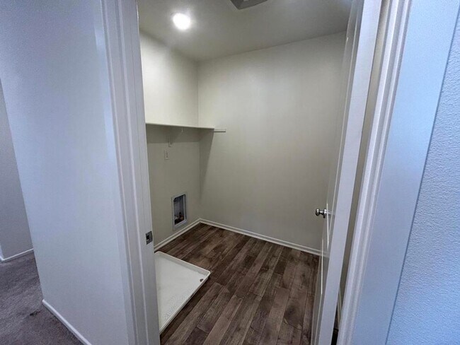 Building Photo - 295 Fuerte Dr